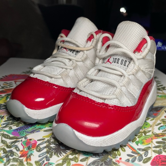 Toddler Jordan 11 - Picture 2 of 16
